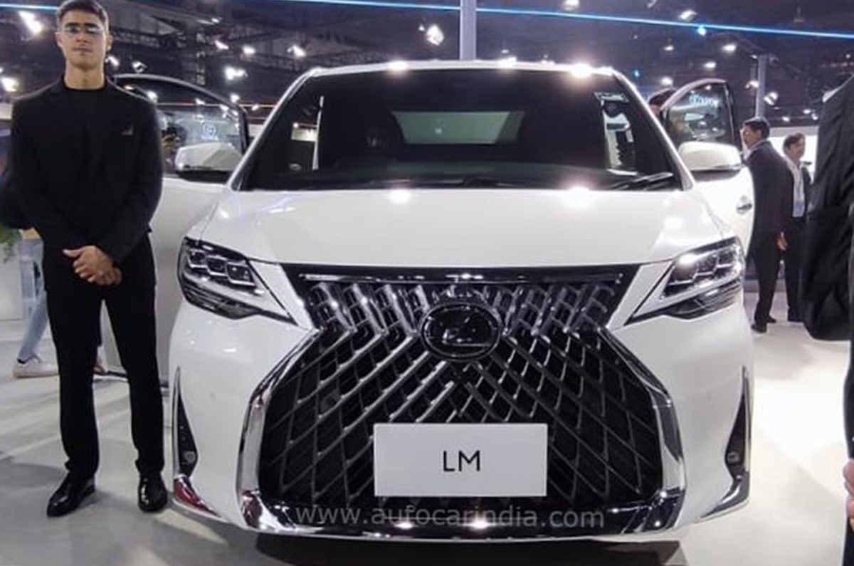 Lexus LM 300h front